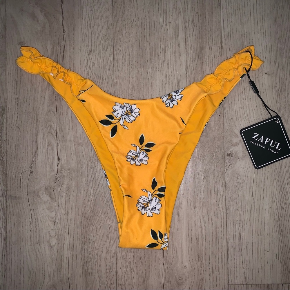 🌺Cheeky Yellow Scrunch Bikini Bottom S